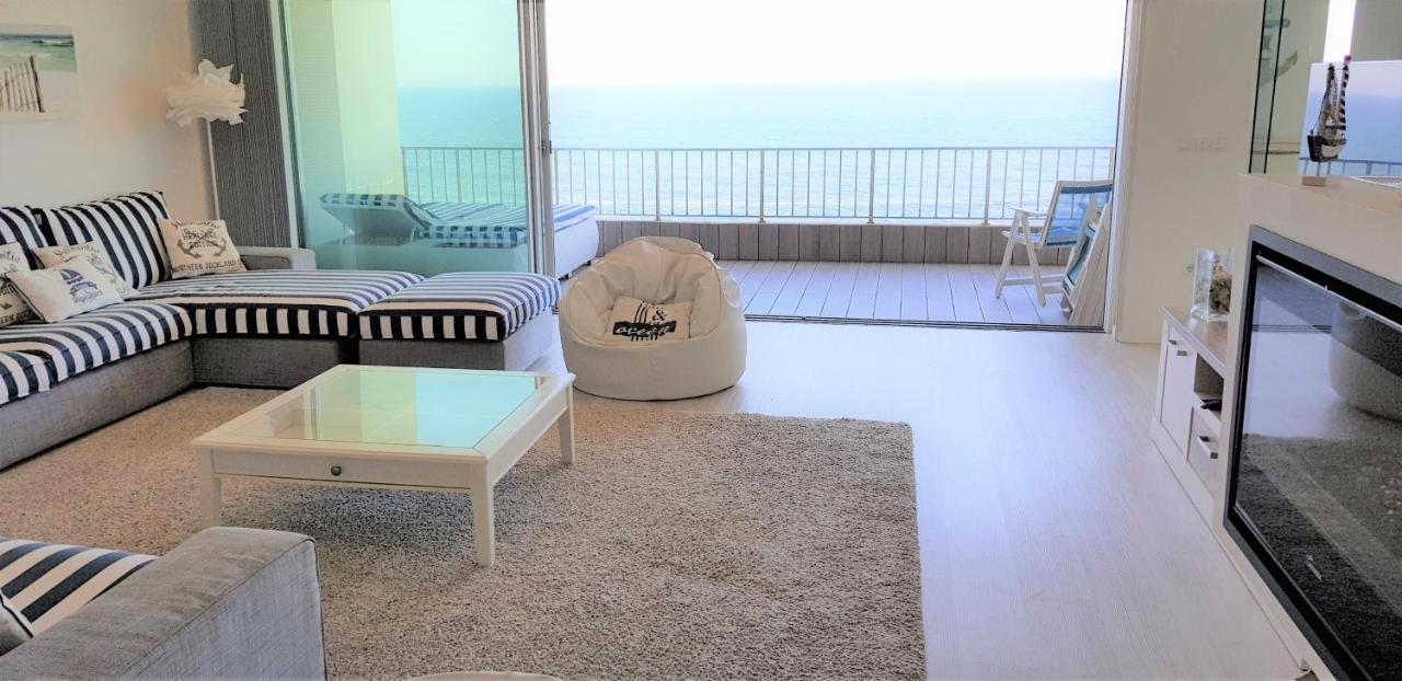 Avenida Dos Banhos Apartment *